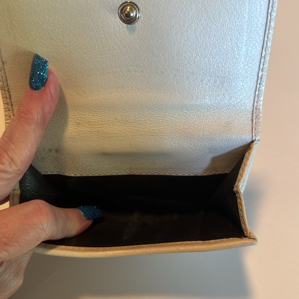 Gucci Guccissima Heart clasp Calfskin French Wallet Pre loved Authentic - Picture 11 of 11